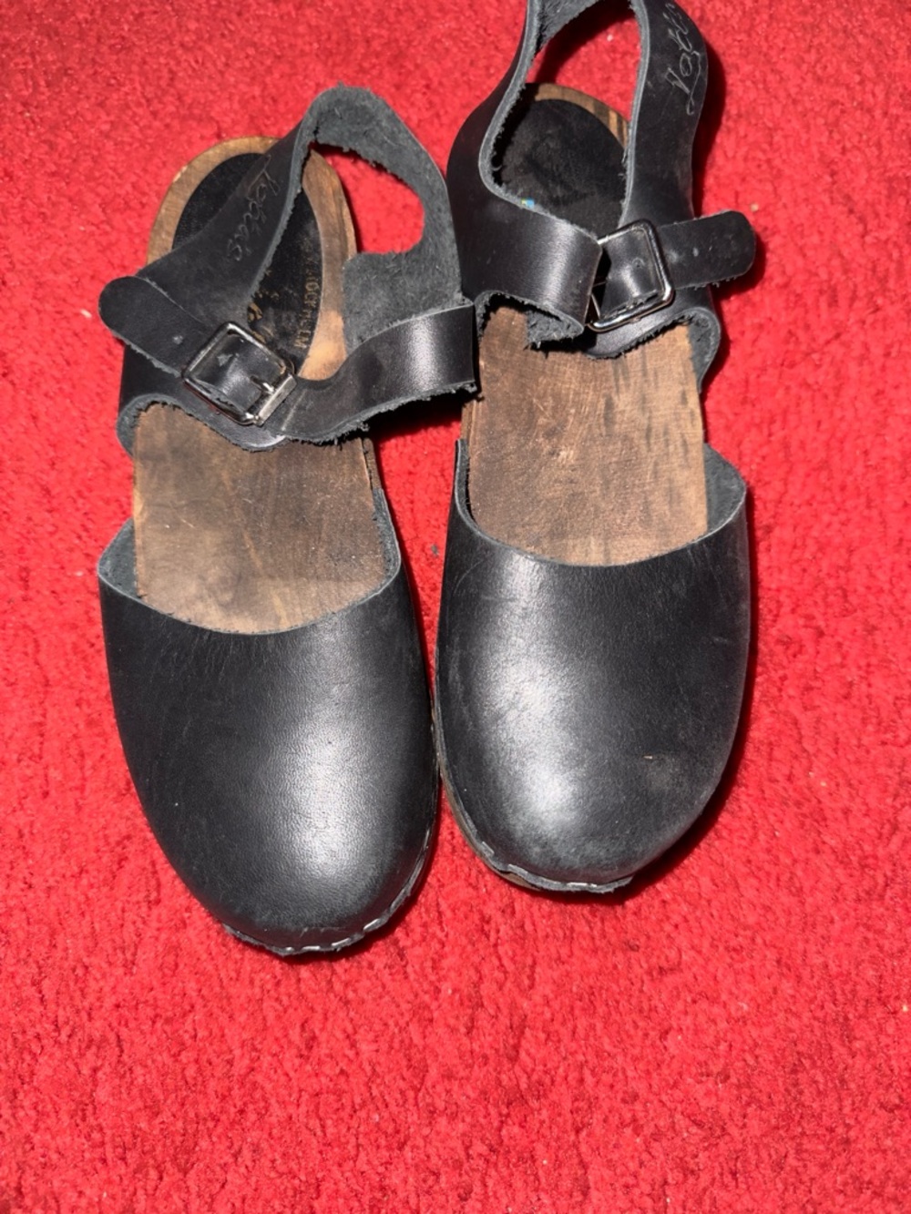 Black Leather Closed-Toe Sandals with Buckle Strap